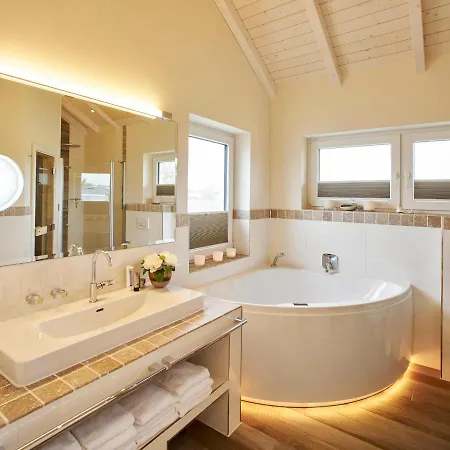 Luxuswellnesshaus Ostwind 度假居